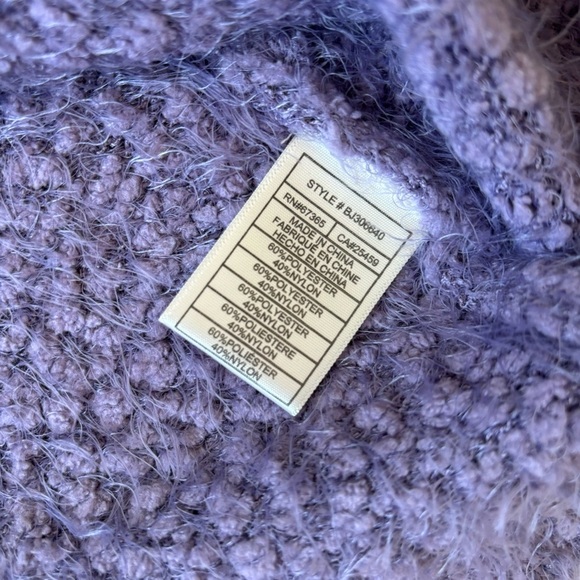 BB Dakota Get a Crew Sweater. Size Small. Steel Lavender Color. - Picture 7 of 8